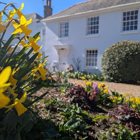 Georgian 2 Bedroom Apartment In Chichester With Free Parking - Chichester Holiday Properties Luaran gambar