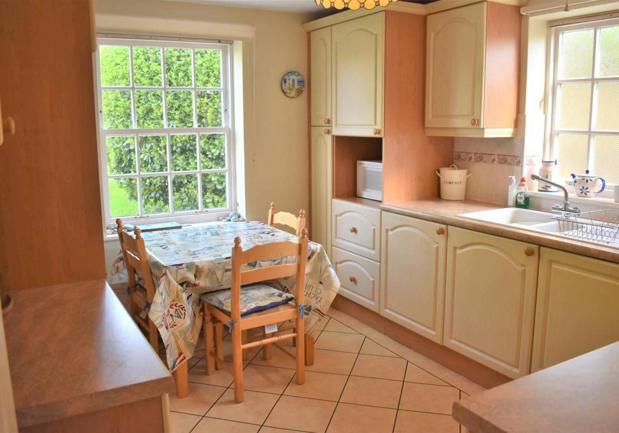 Georgian 2 Bedroom Apartment In Chichester With Free Parking - Chichester Holiday Properties Luaran gambar