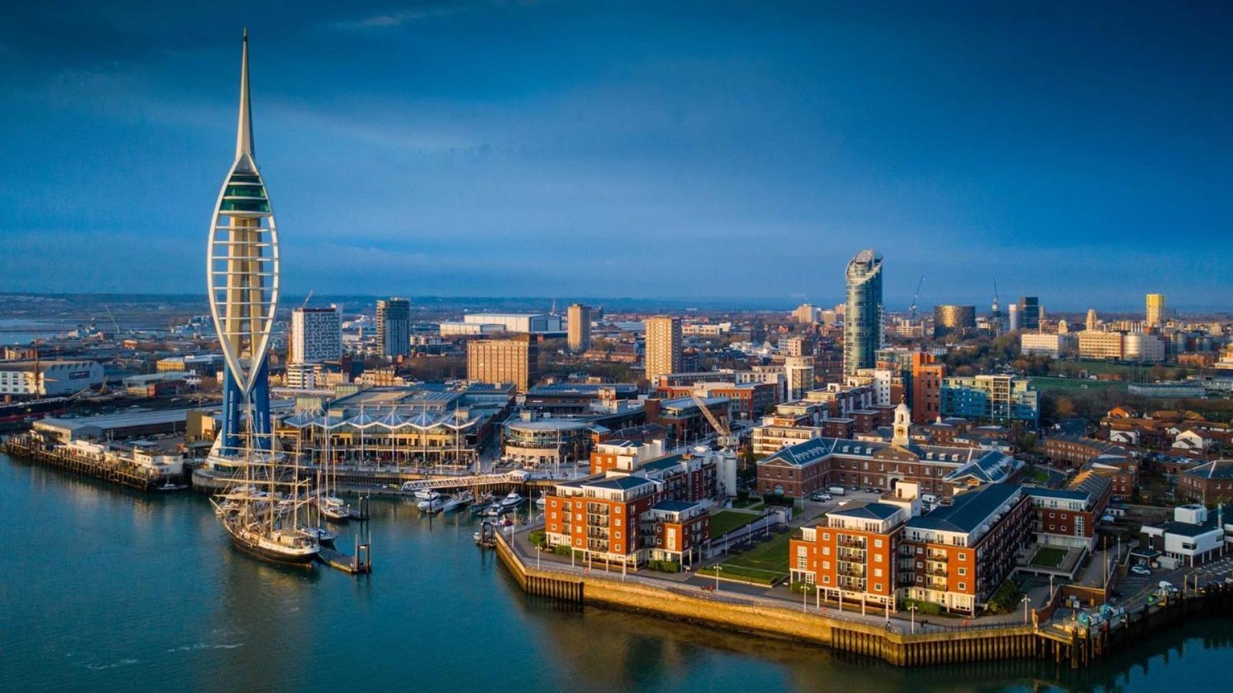 Georgian 2 Bedroom Apartment In Chichester With Free Parking - Chichester Holiday Properties Luaran gambar