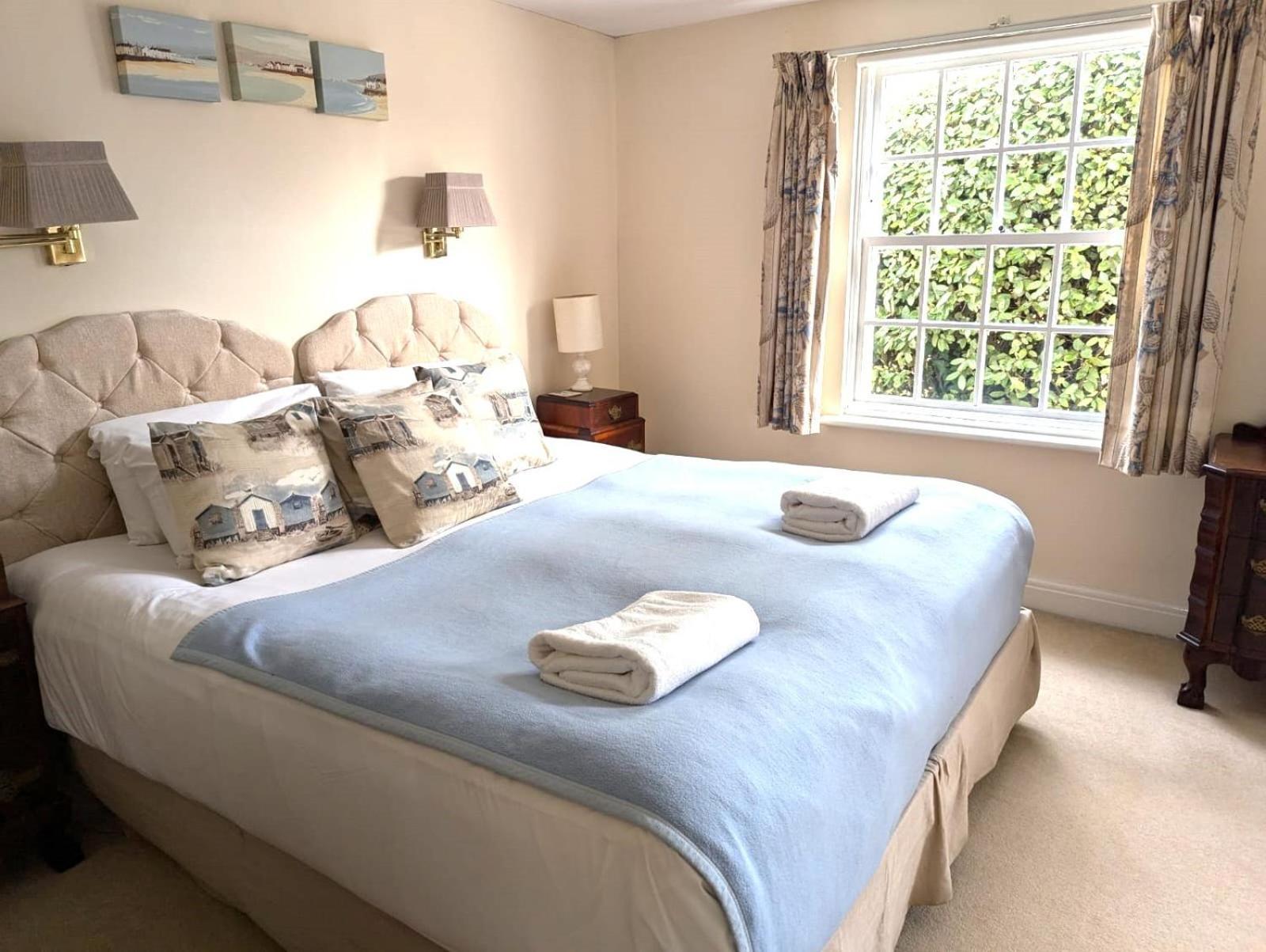 Georgian 2 Bedroom Apartment In Chichester With Free Parking - Chichester Holiday Properties Luaran gambar