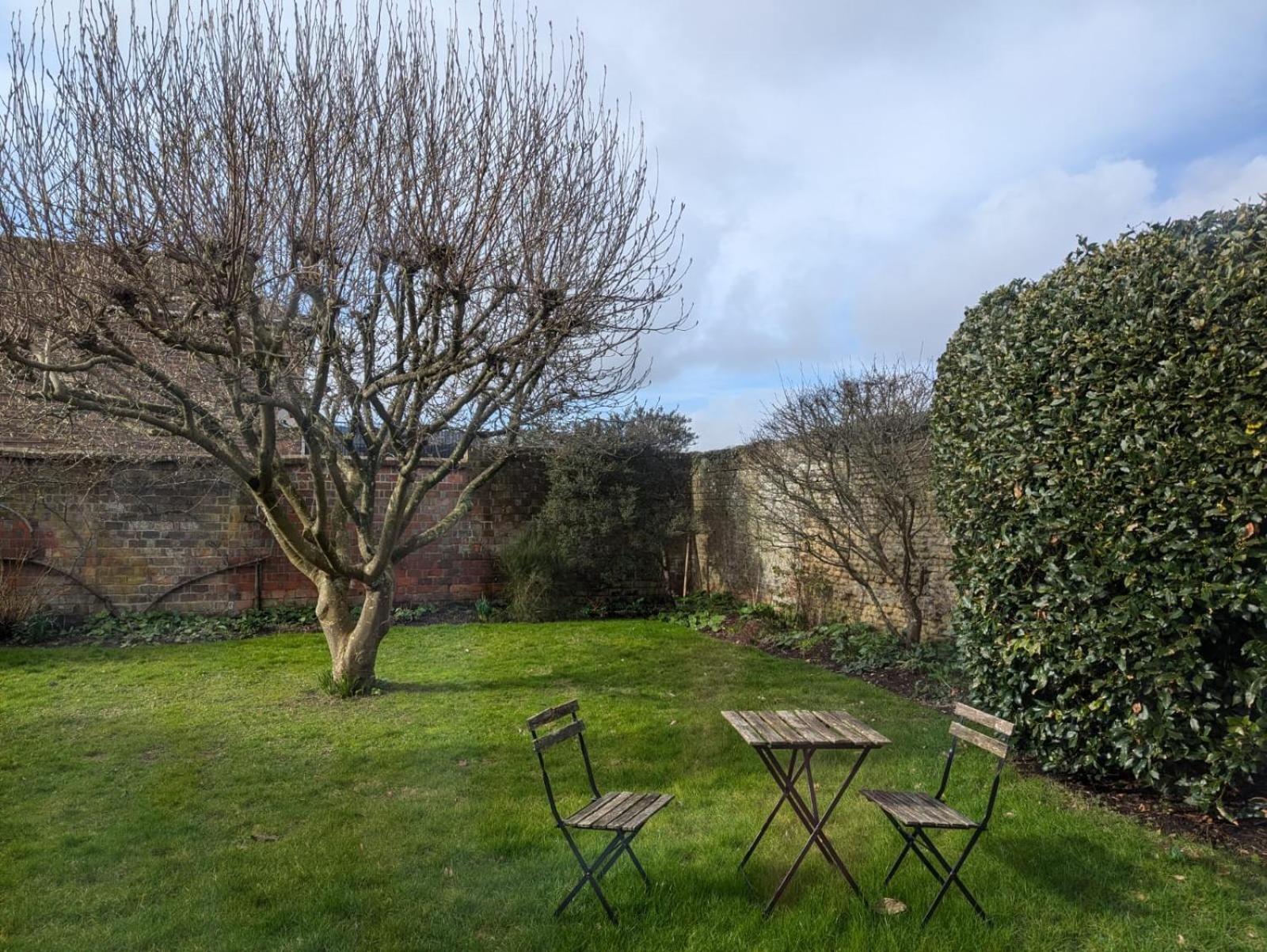 Georgian 2 Bedroom Apartment In Chichester With Free Parking - Chichester Holiday Properties Luaran gambar