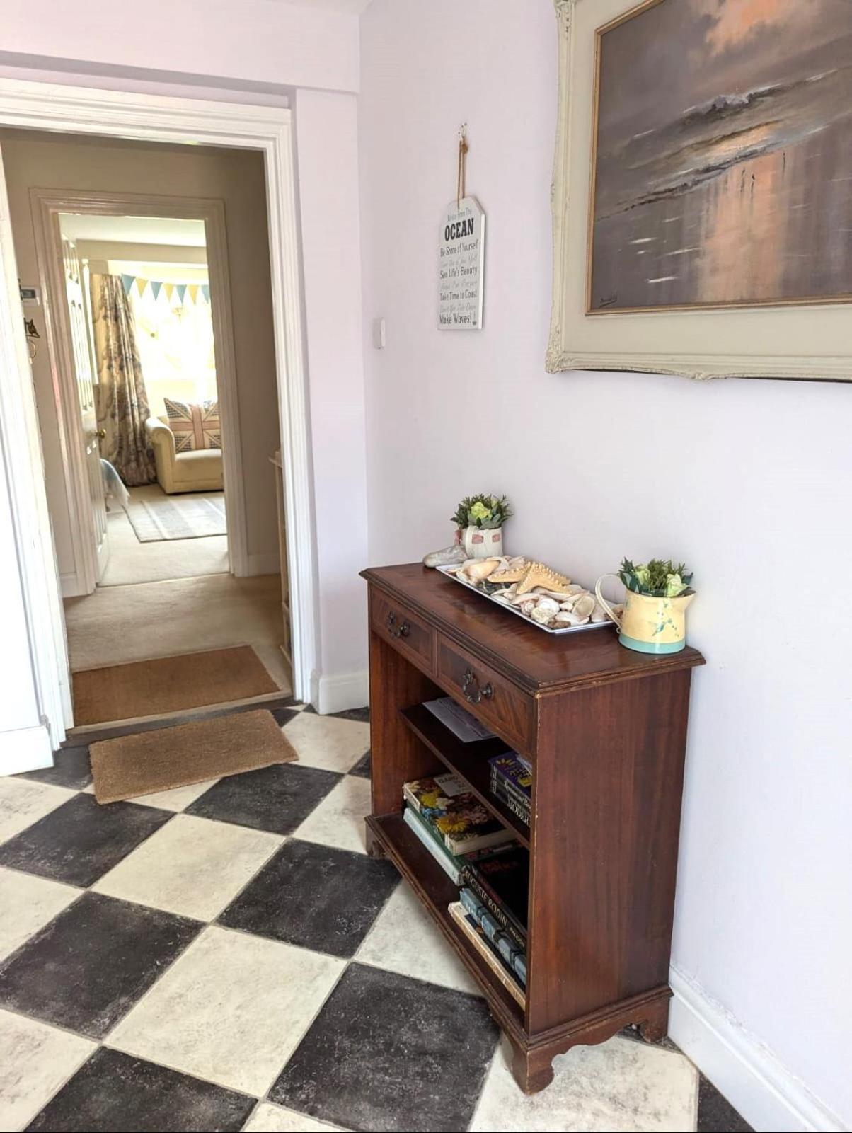 Georgian 2 Bedroom Apartment In Chichester With Free Parking - Chichester Holiday Properties Luaran gambar