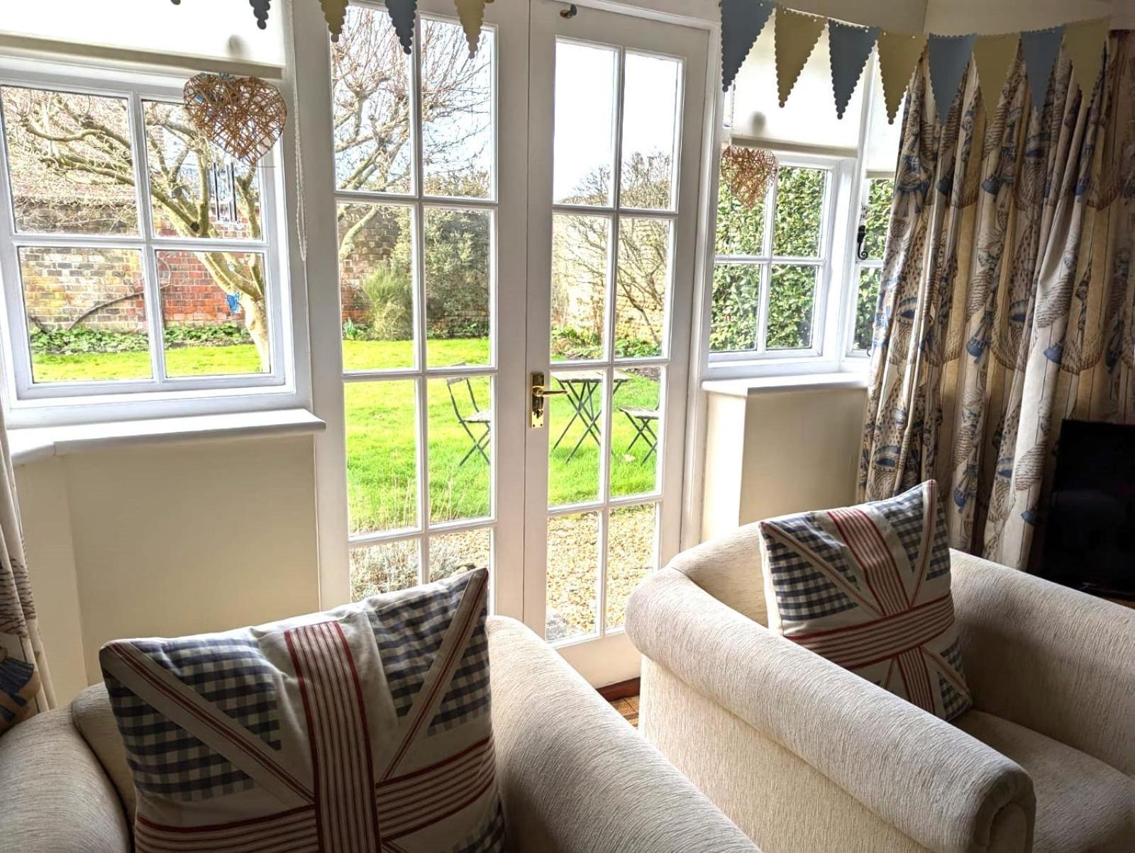 Georgian 2 Bedroom Apartment In Chichester With Free Parking - Chichester Holiday Properties Luaran gambar