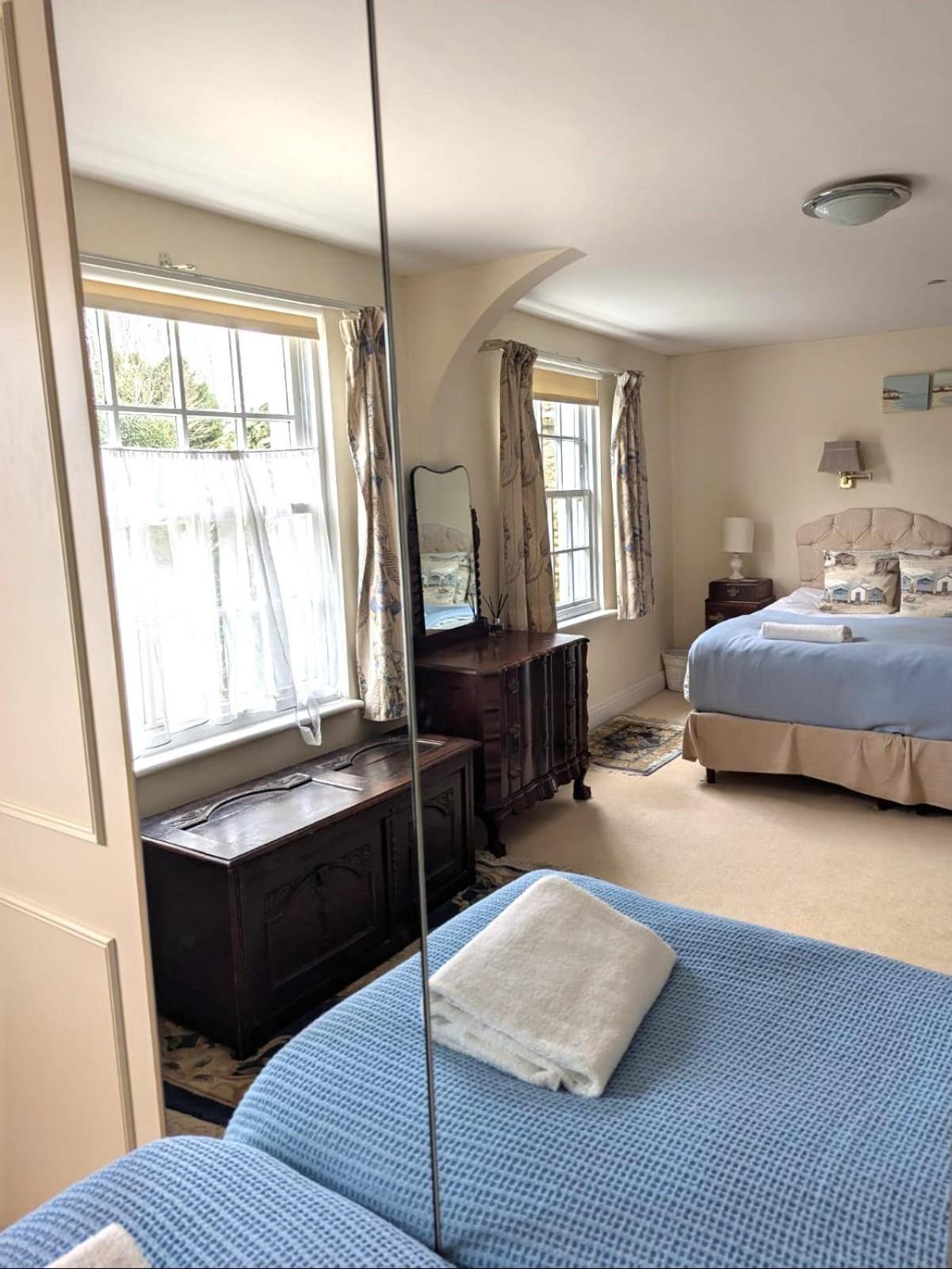 Georgian 2 Bedroom Apartment In Chichester With Free Parking - Chichester Holiday Properties Luaran gambar