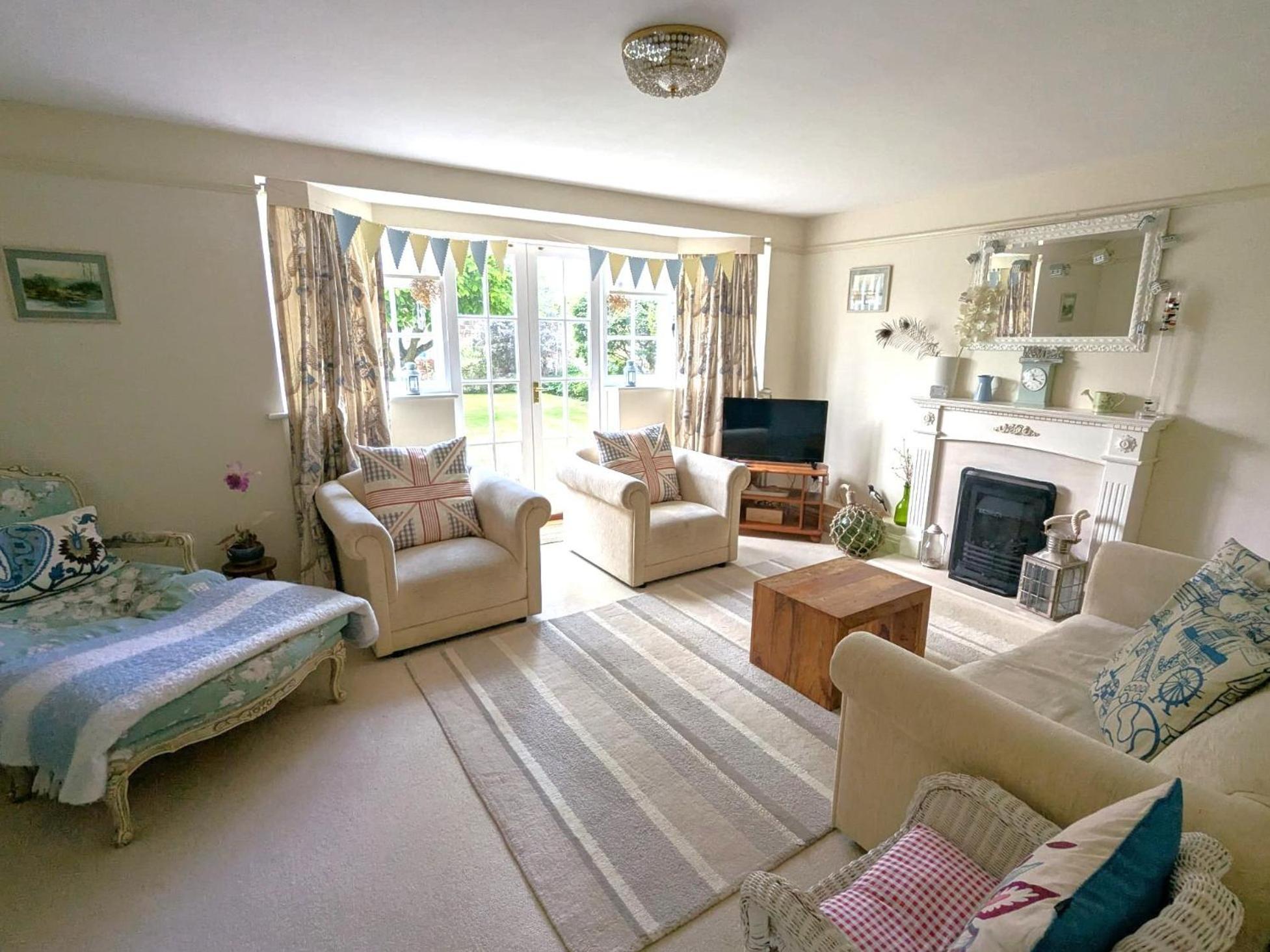 Georgian 2 Bedroom Apartment In Chichester With Free Parking - Chichester Holiday Properties Luaran gambar