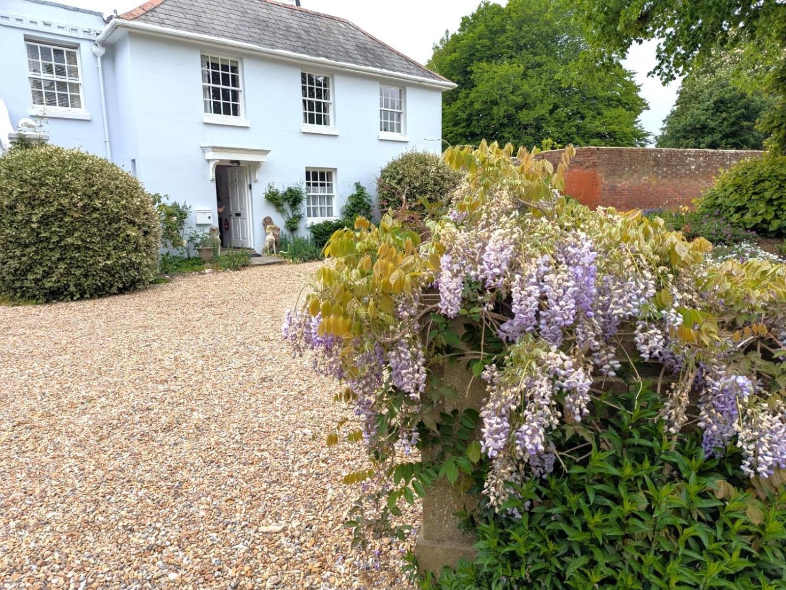 Georgian 2 Bedroom Apartment In Chichester With Free Parking - Chichester Holiday Properties Luaran gambar